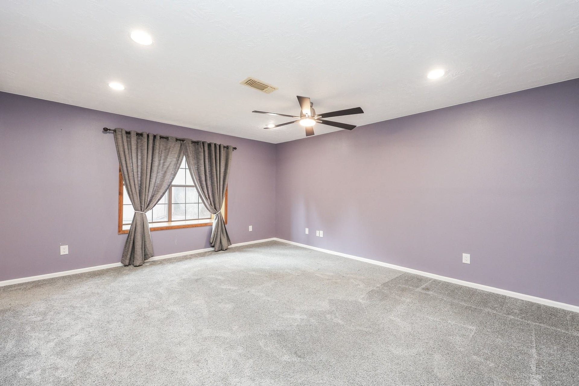 22107 Rosewood Trail, Tomball, TX 77377 Primary Bedroom with En-Suite Bath