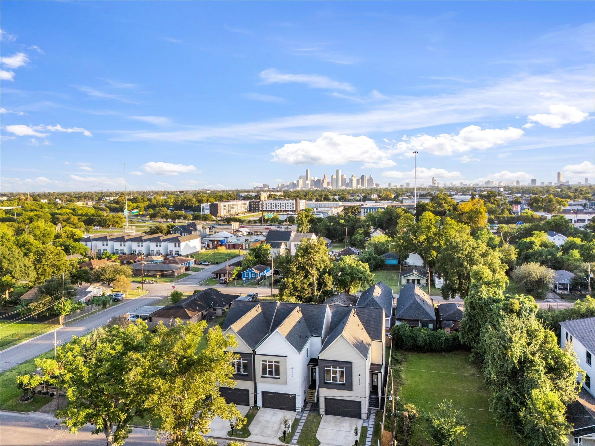 The downtown skyline from above the roofline. Minutes to the Heights, 610, and I-45.