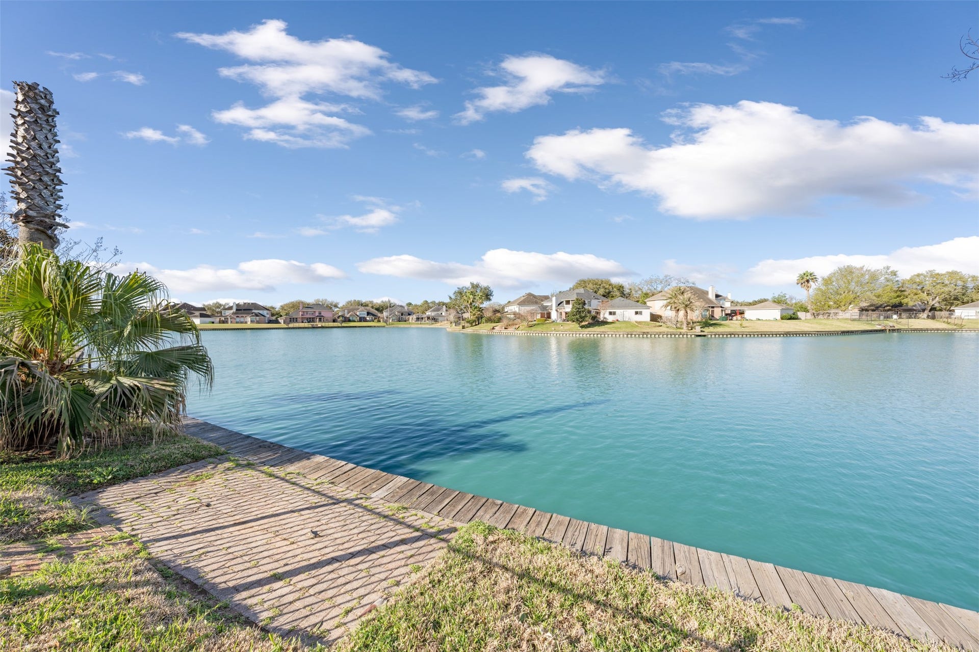 6518 Portuguese Bend Drive, Missouri City, TX 77459 Lake view