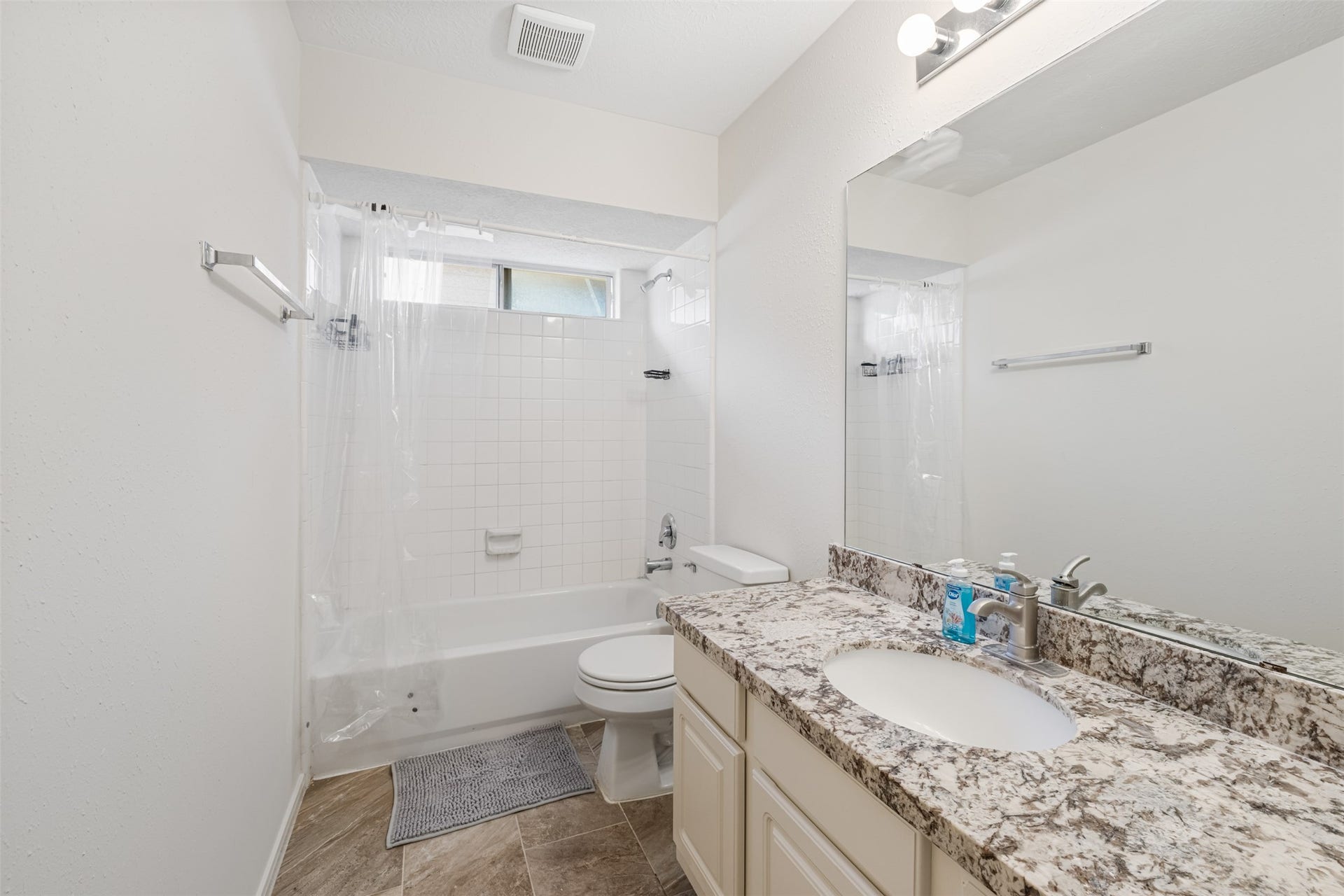 6518 Portuguese Bend Drive, Missouri City, TX 77459 2nd Bathroom