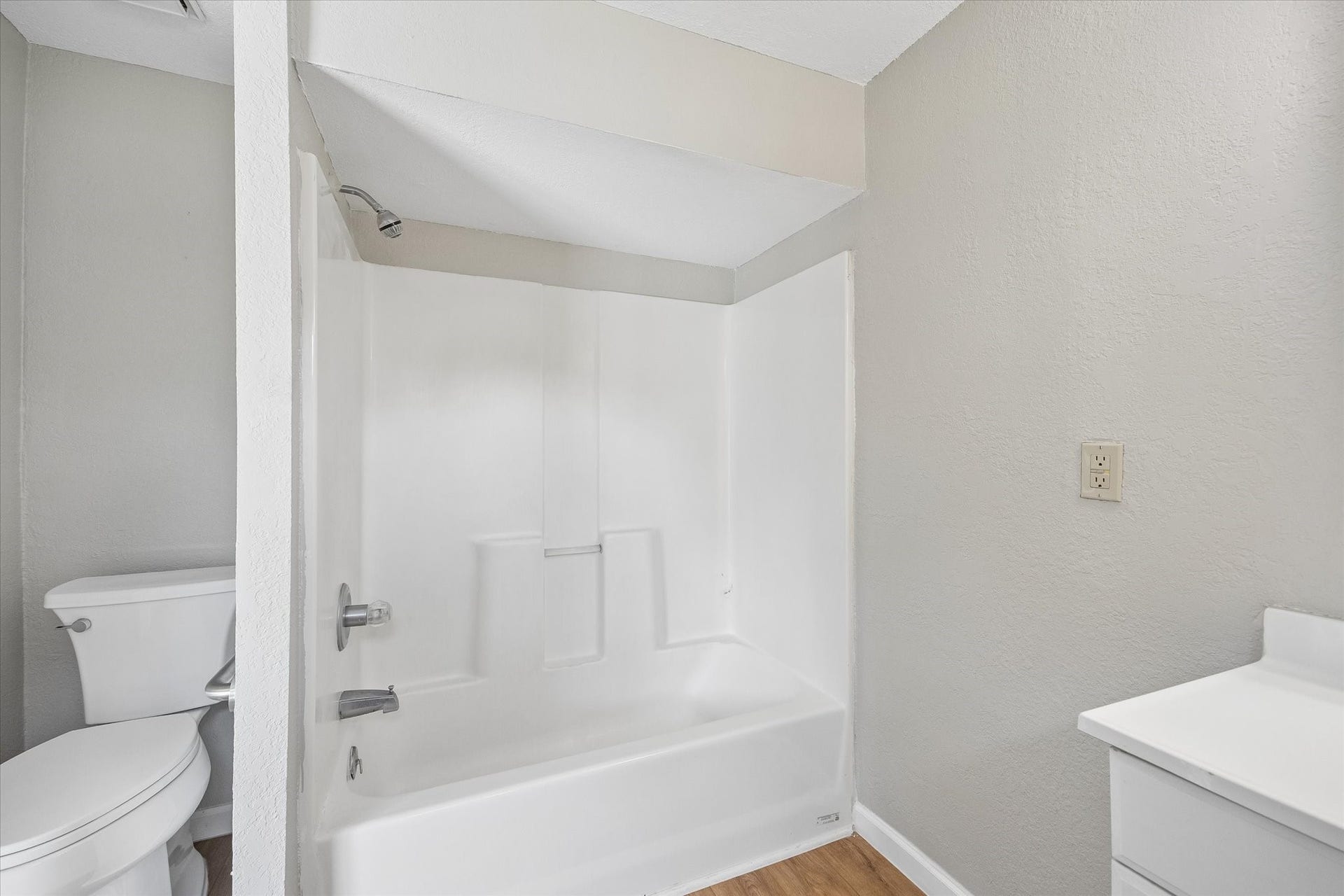 218 N Ormsby Street, Alvin, TX 77511 218 N Ormsby Street, Alvin, TX 77511