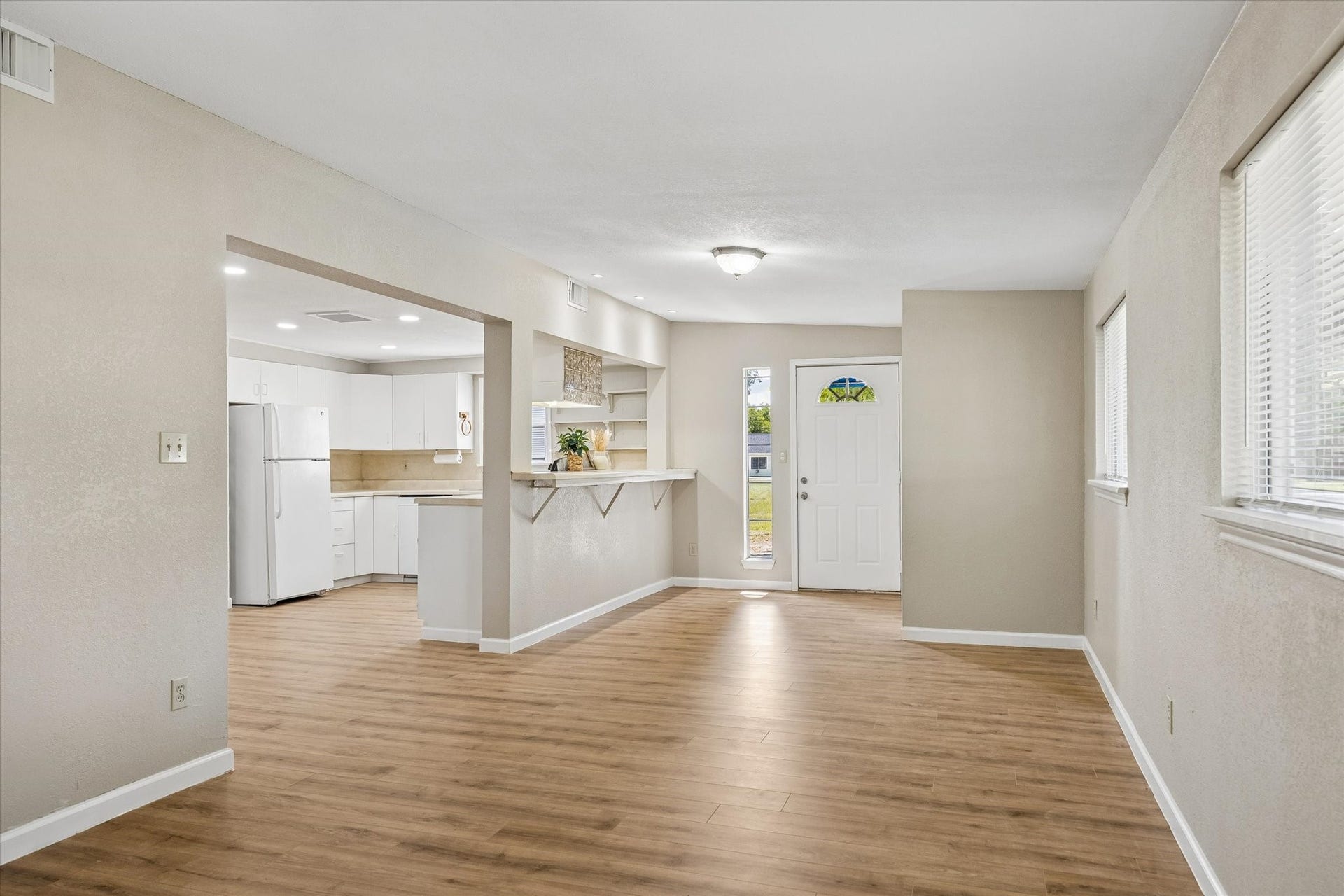 218 N Ormsby Street, Alvin, TX 77511 218 N Ormsby Street, Alvin, TX 77511