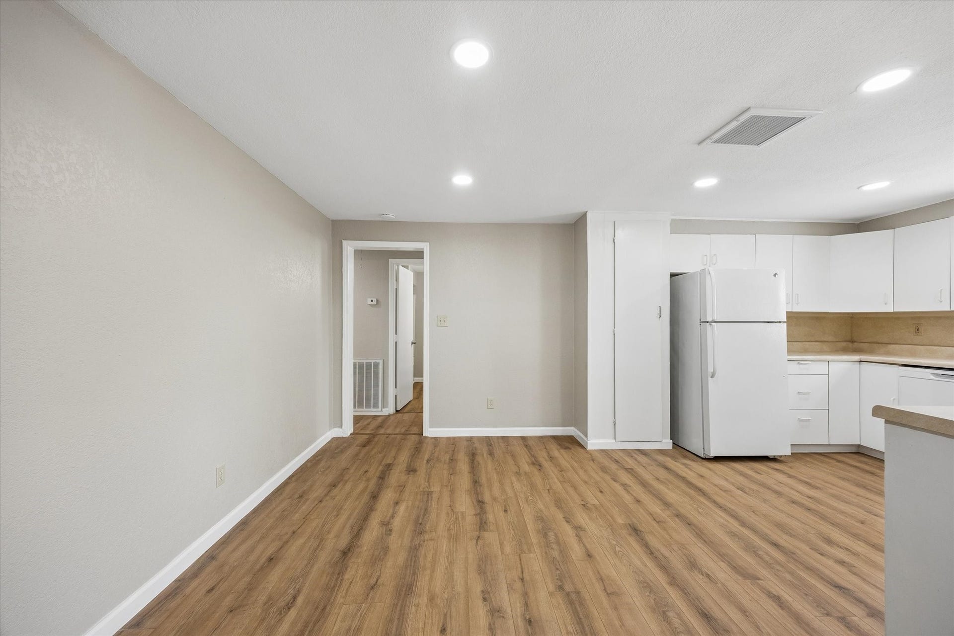 218 N Ormsby Street, Alvin, TX 77511 218 N Ormsby Street, Alvin, TX 77511