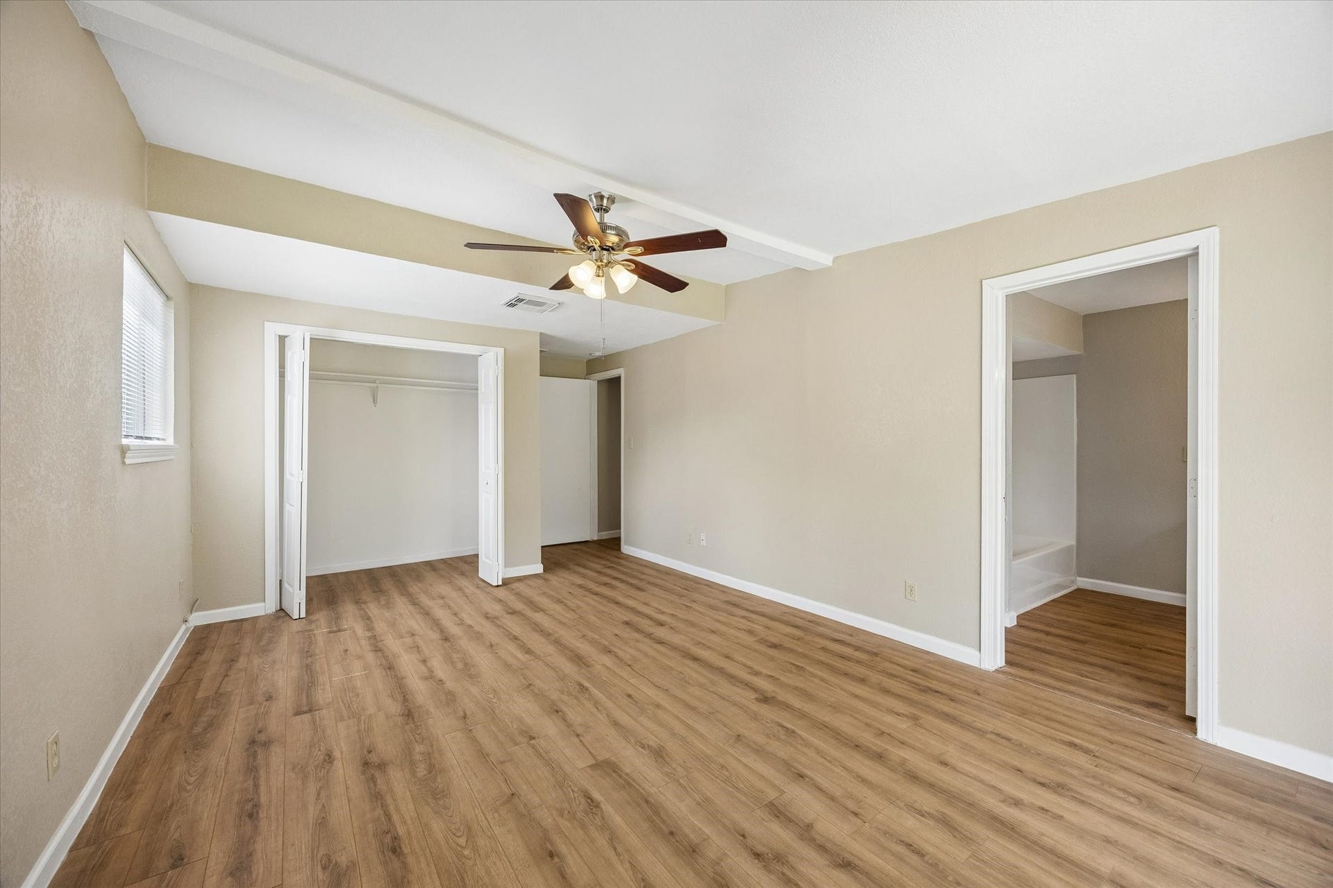 218 N Ormsby Street, Alvin, TX 77511 218 N Ormsby Street, Alvin, TX 77511