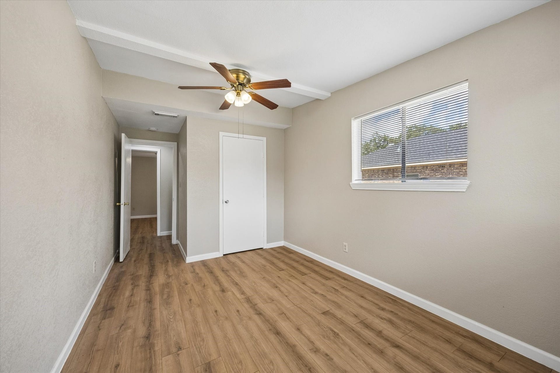 218 N Ormsby Street, Alvin, TX 77511 218 N Ormsby Street, Alvin, TX 77511