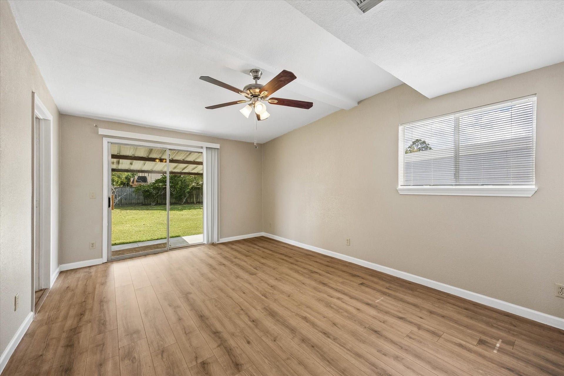 218 N Ormsby Street, Alvin, TX 77511 218 N Ormsby Street, Alvin, TX 77511