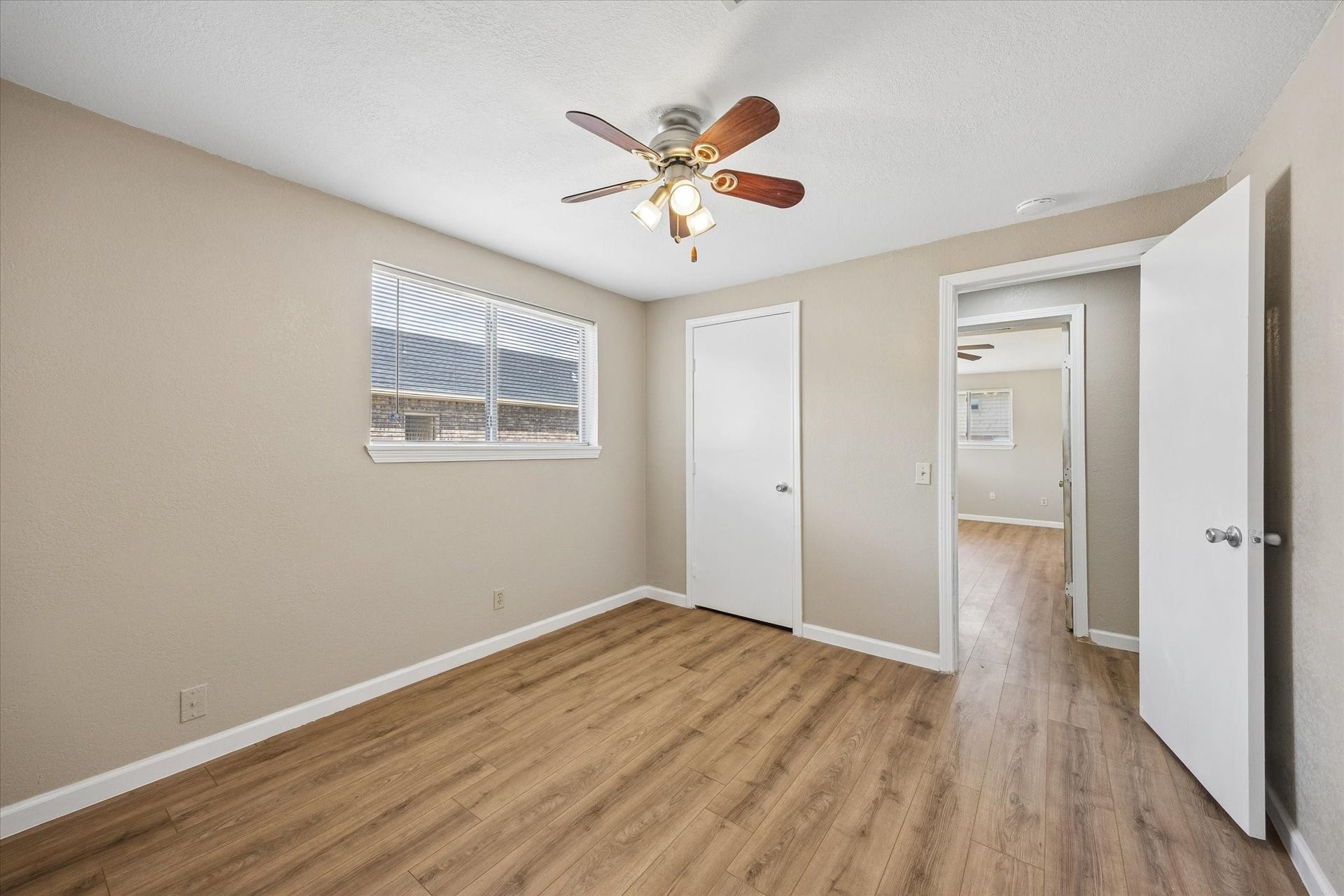 218 N Ormsby Street, Alvin, TX 77511 218 N Ormsby Street, Alvin, TX 77511