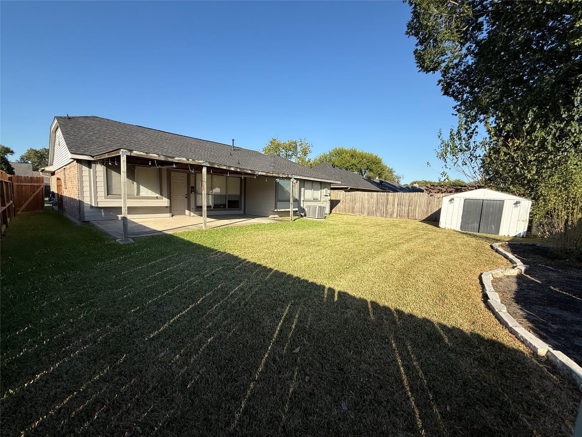 10840 E Idlewood Drive, La Porte, TX 77571 Backyard
