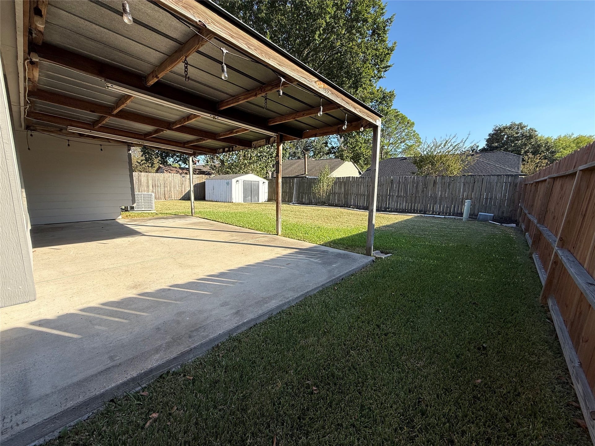 10840 E Idlewood Drive, La Porte, TX 77571 Back Patio