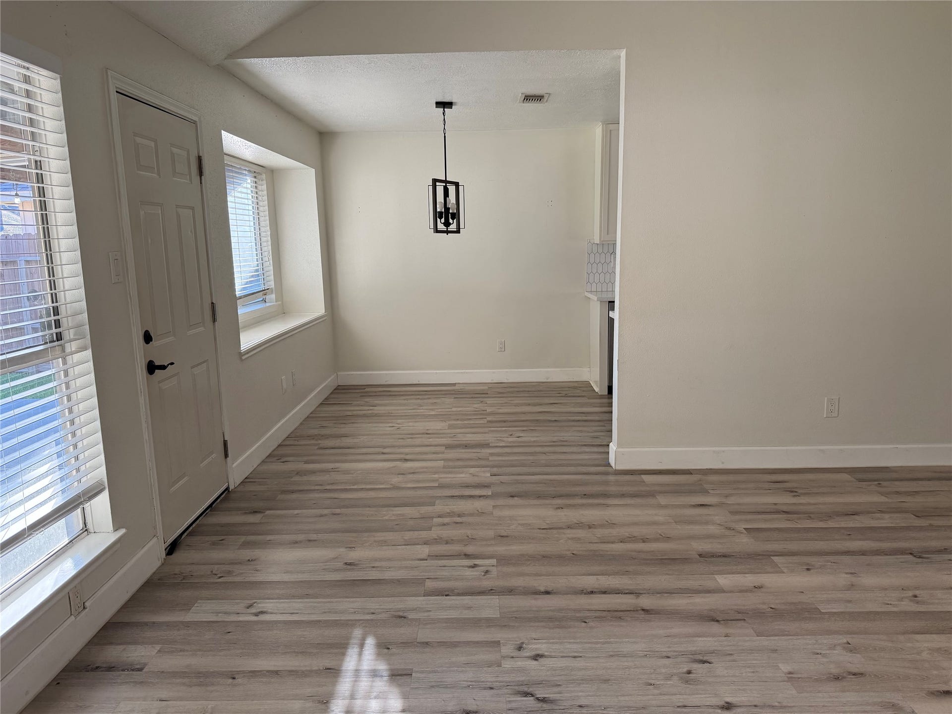 10840 E Idlewood Drive, La Porte, TX 77571 Dining Room