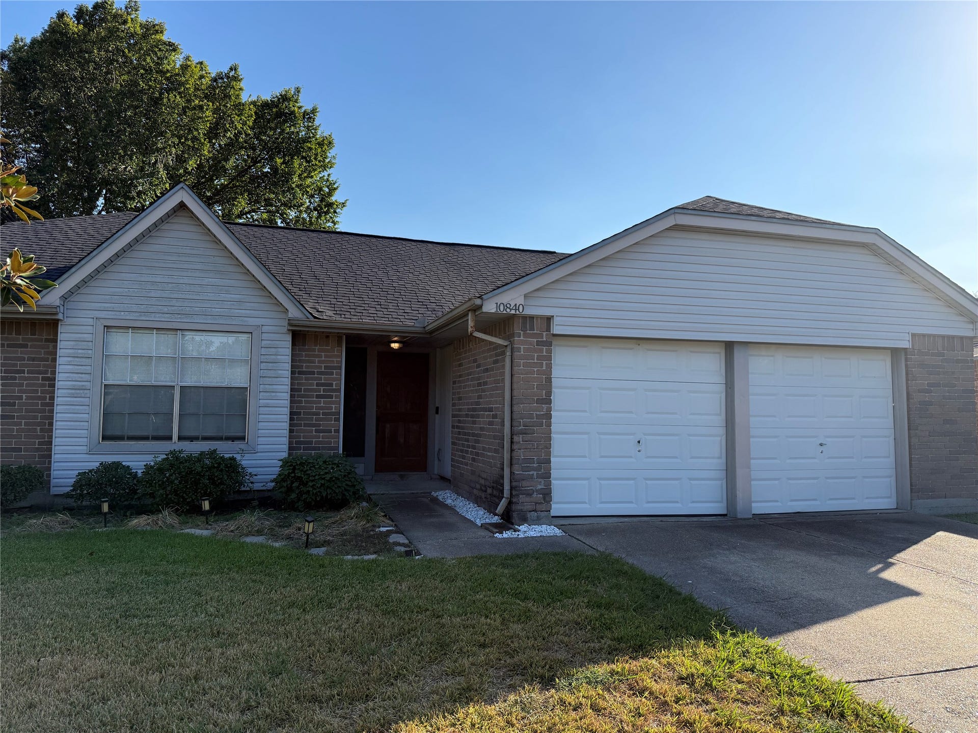 10840 E Idlewood Drive, La Porte, TX 77571 Front Elevation