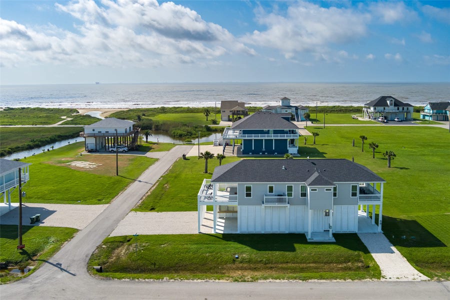 Property photo for 821 Casa Drive, Crystal Beach, TX