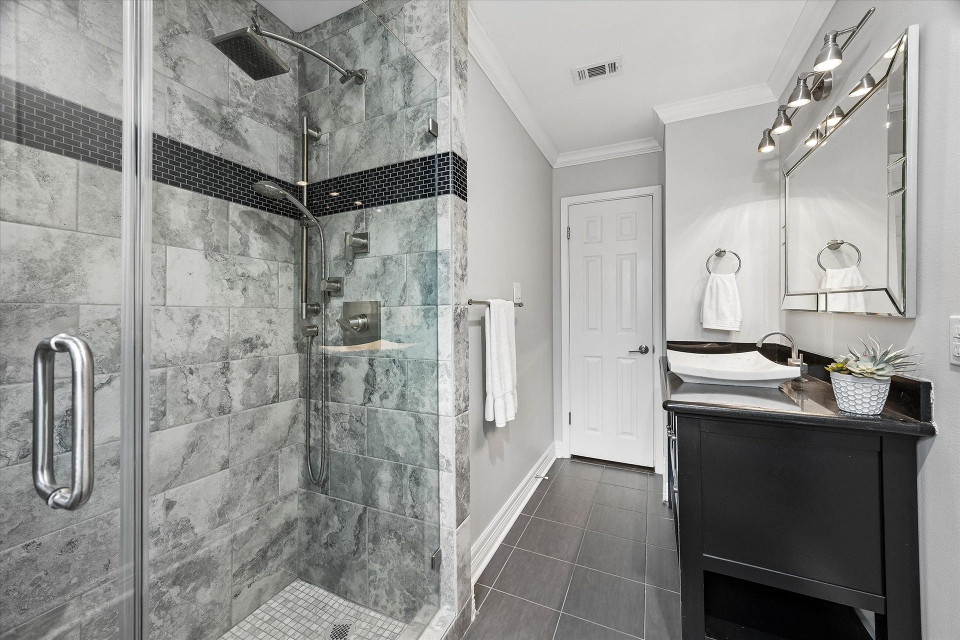 2444 Brookmere Drive, Houston, TX 77008 2444 Brookmere Drive, Houston, TX 77008