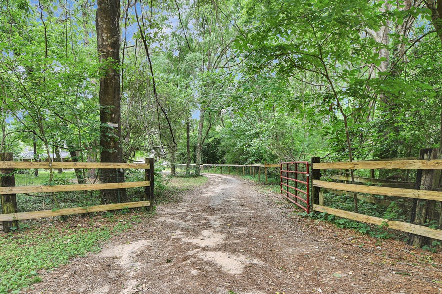Property photo for 33207 Walnut Grove Drive, Magnolia, TX