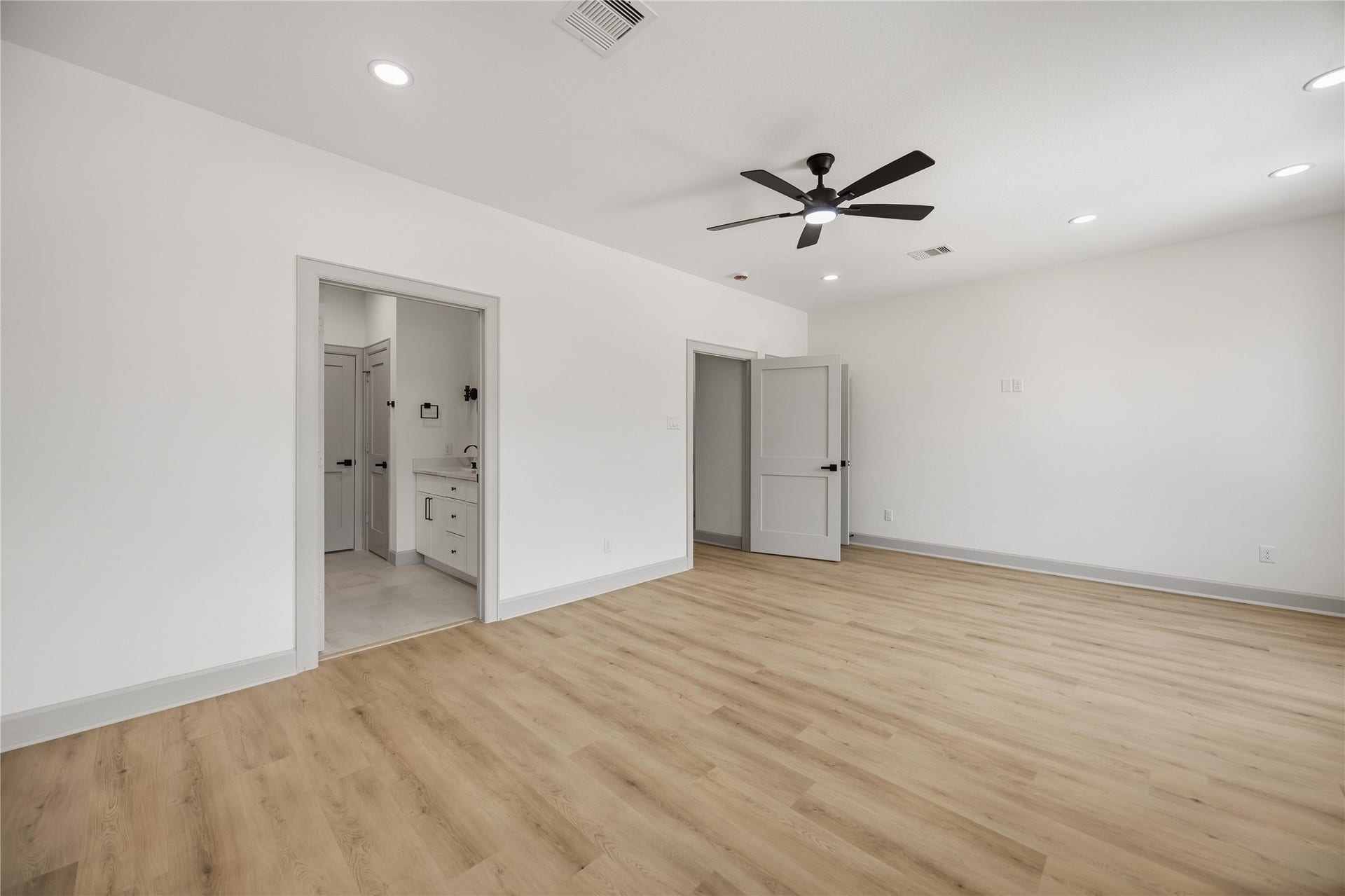 5218 Higgins Street, #A/B, Houston, TX 77033 5218 Higgins Street, #A/B, Houston, TX 77033