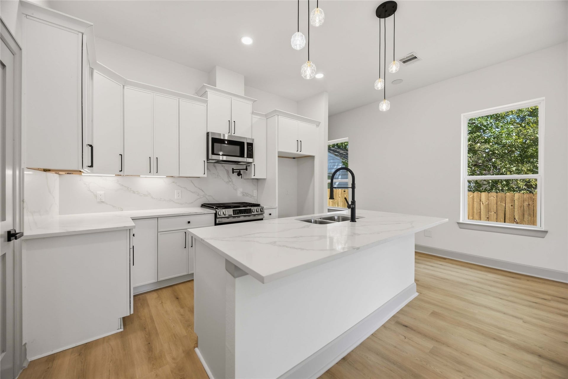 5218 Higgins Street, #A/B, Houston, TX 77033 5218 Higgins Street, #A/B, Houston, TX 77033