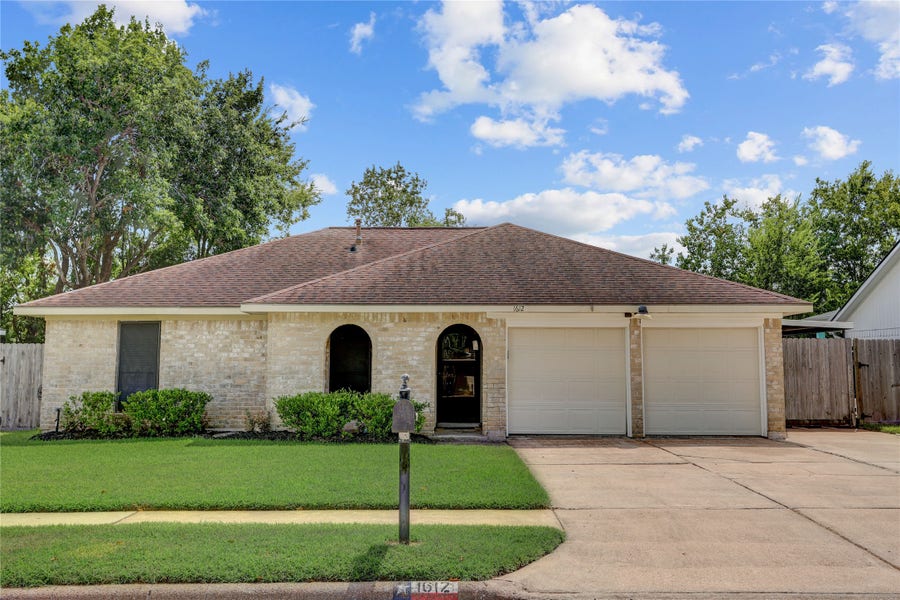 Property photo for 1612 Cypress Hollow Street, Pearland, TX