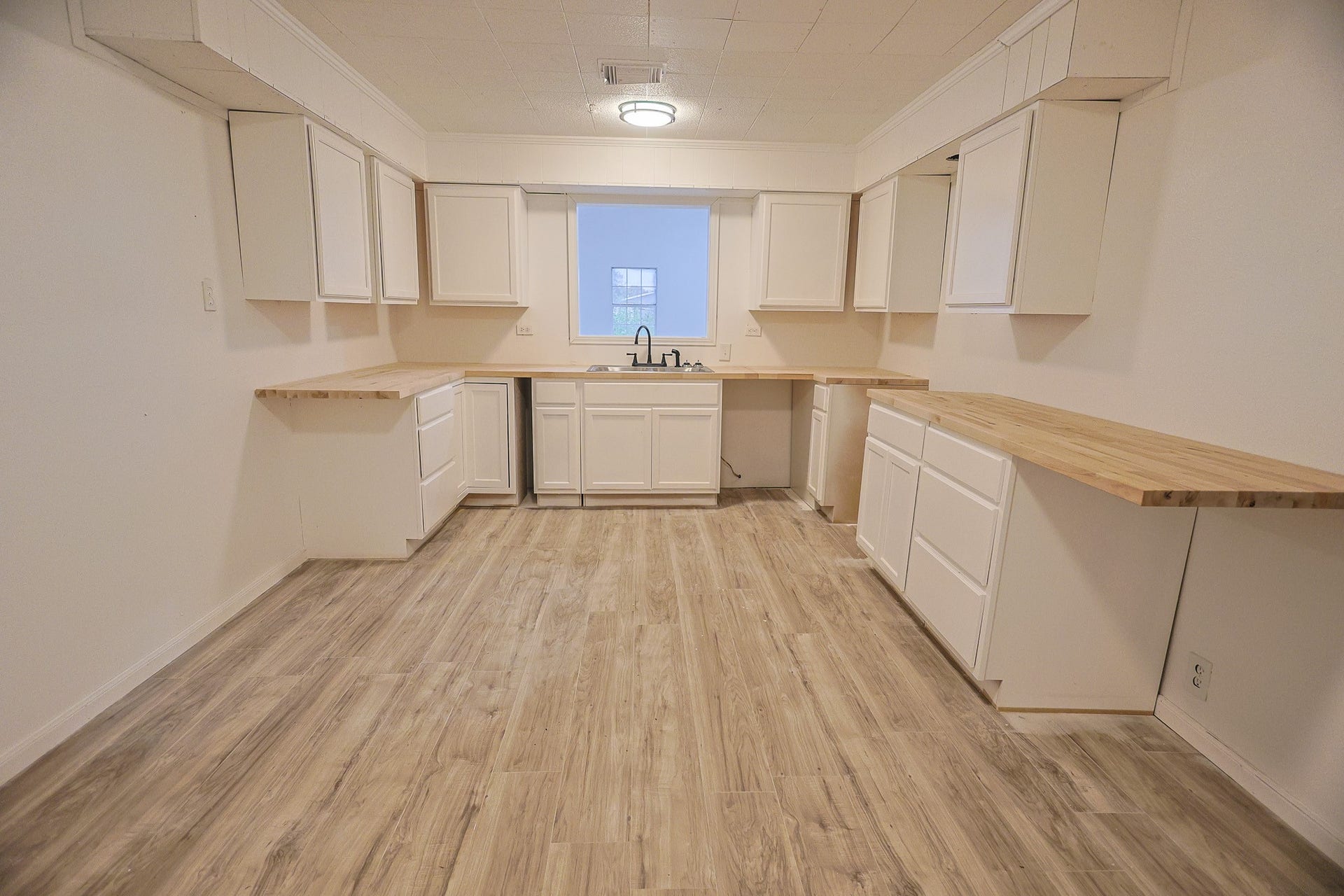 11915 County Road 458, Angleton, TX 77515