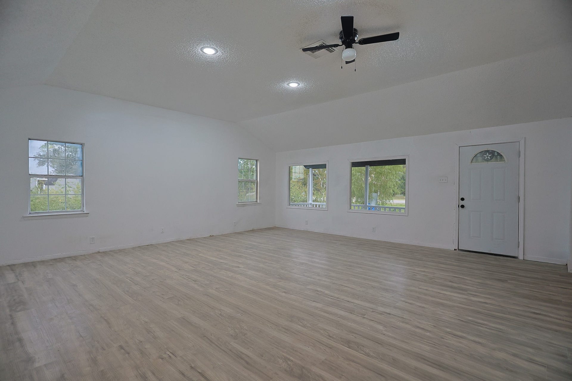11915 County Road 458, Angleton, TX 77515
