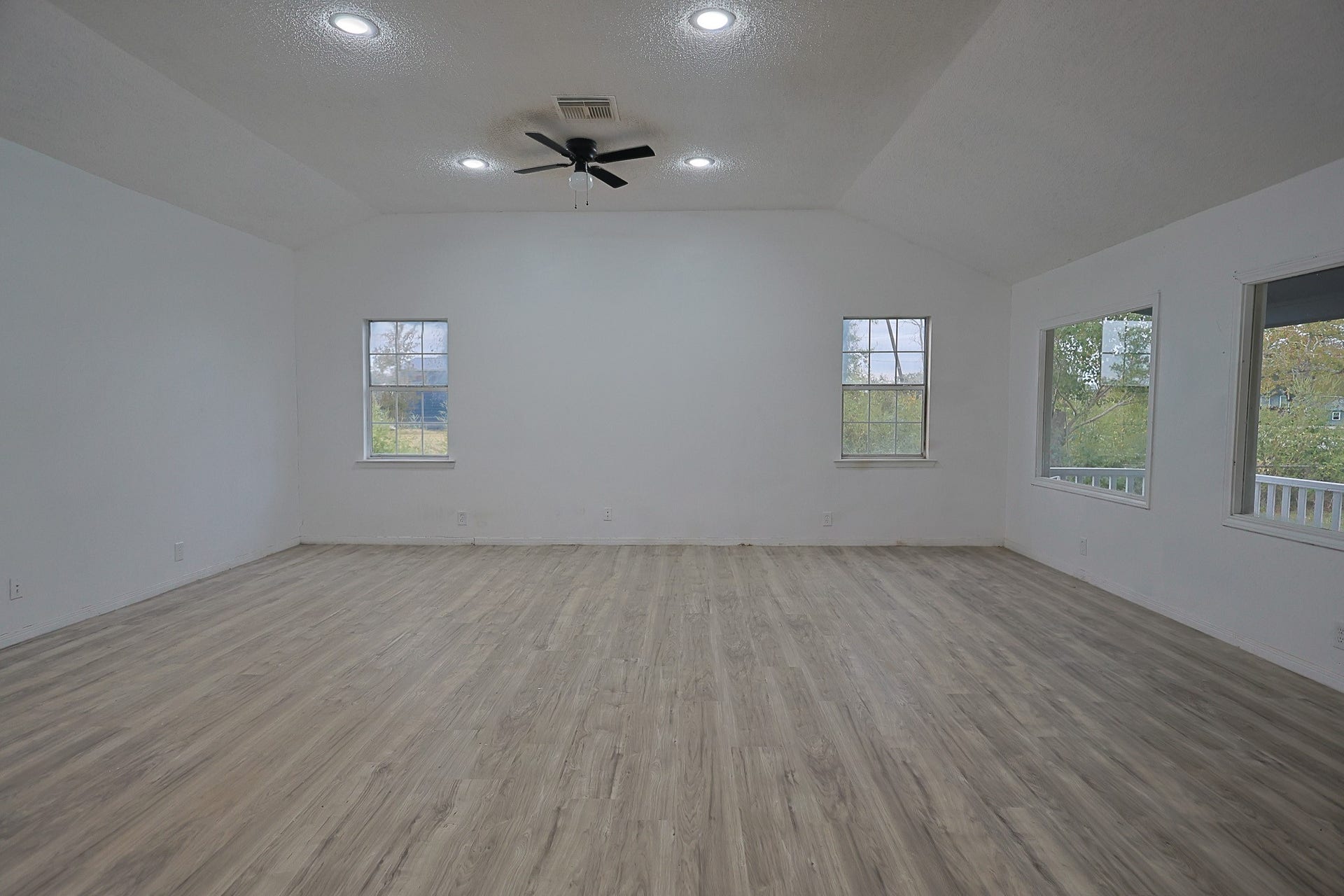 11915 County Road 458, Angleton, TX 77515