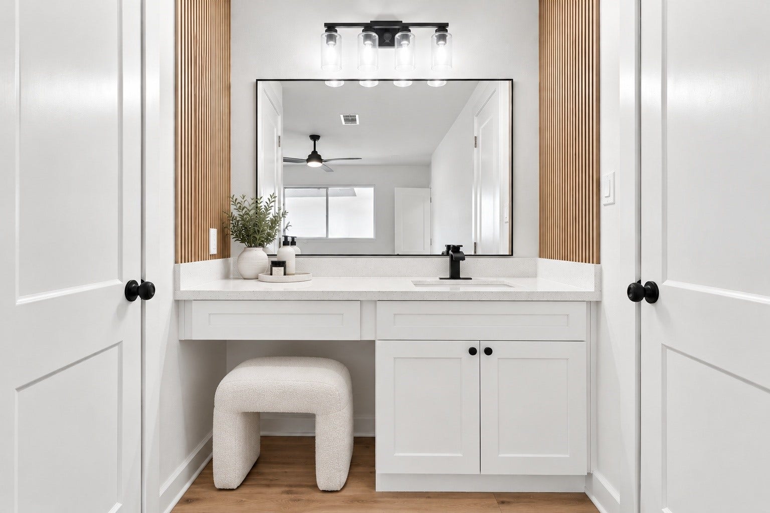 All the bathrooms have been fully updated throughout! 
*This photo has been virtually staged*