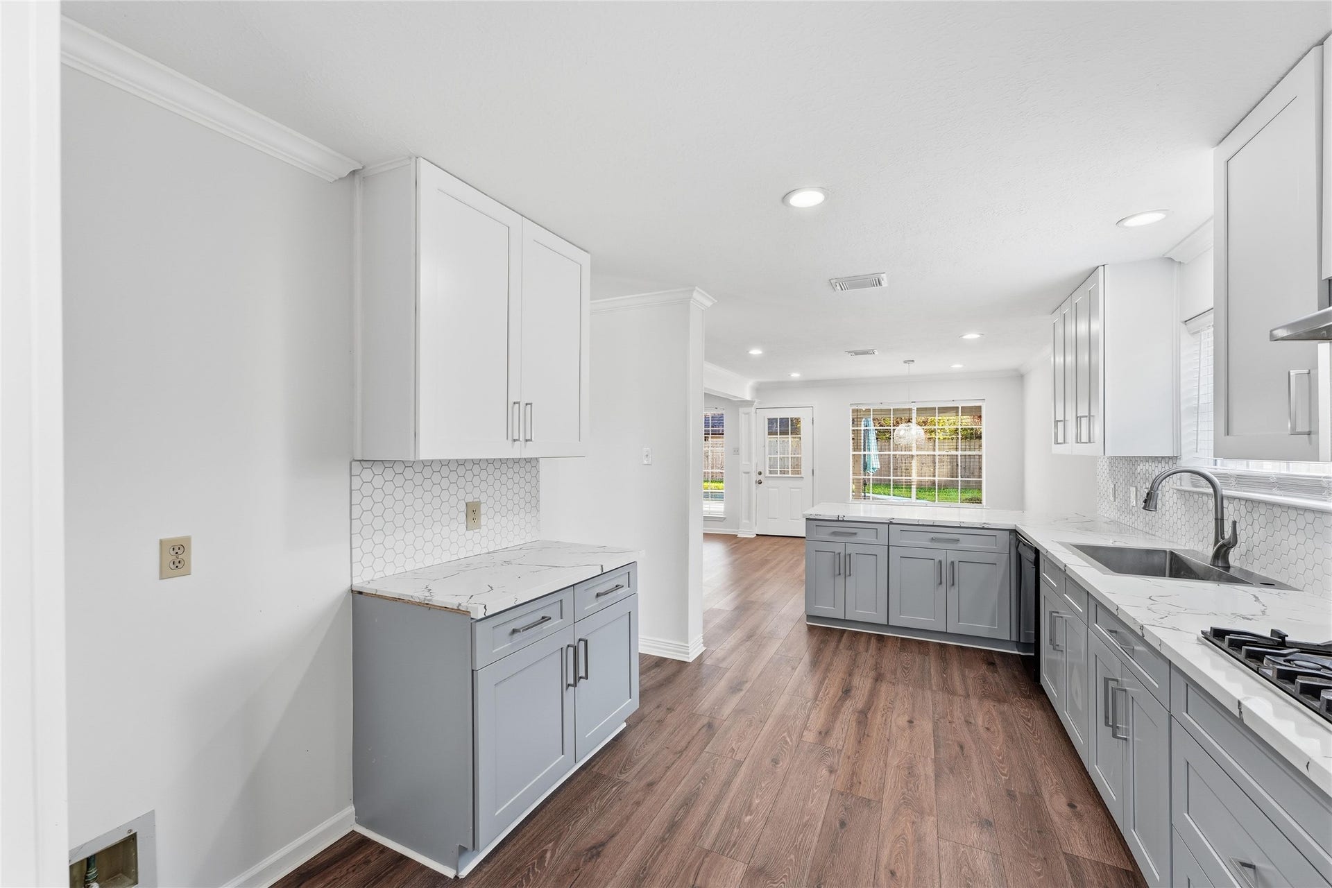 1114 Bayou Bend Drive, Deer Park, TX 77536 1114 Bayou Bend Drive, Deer Park, TX 77536