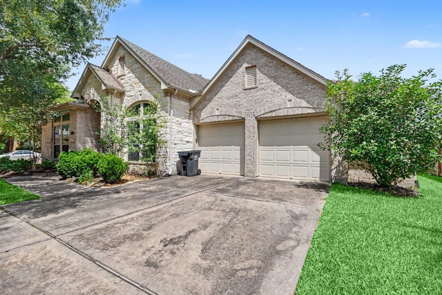 Property photo for 2701 Green Mountain Drive, Pearland, TX
