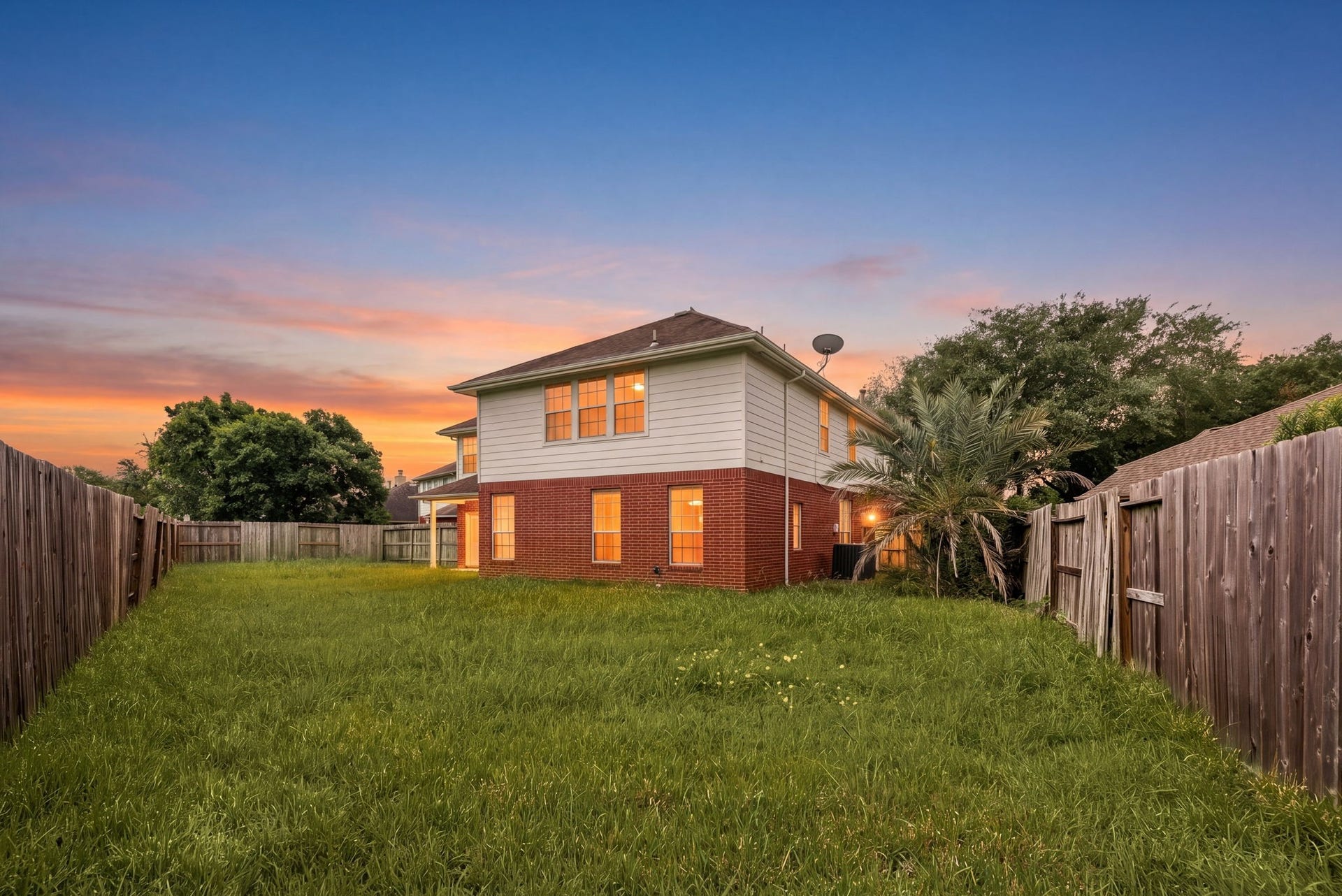 5507 River Gable Court, Sugar Land, TX 77479 Large backyard with plenty of space for your outdoor activities.