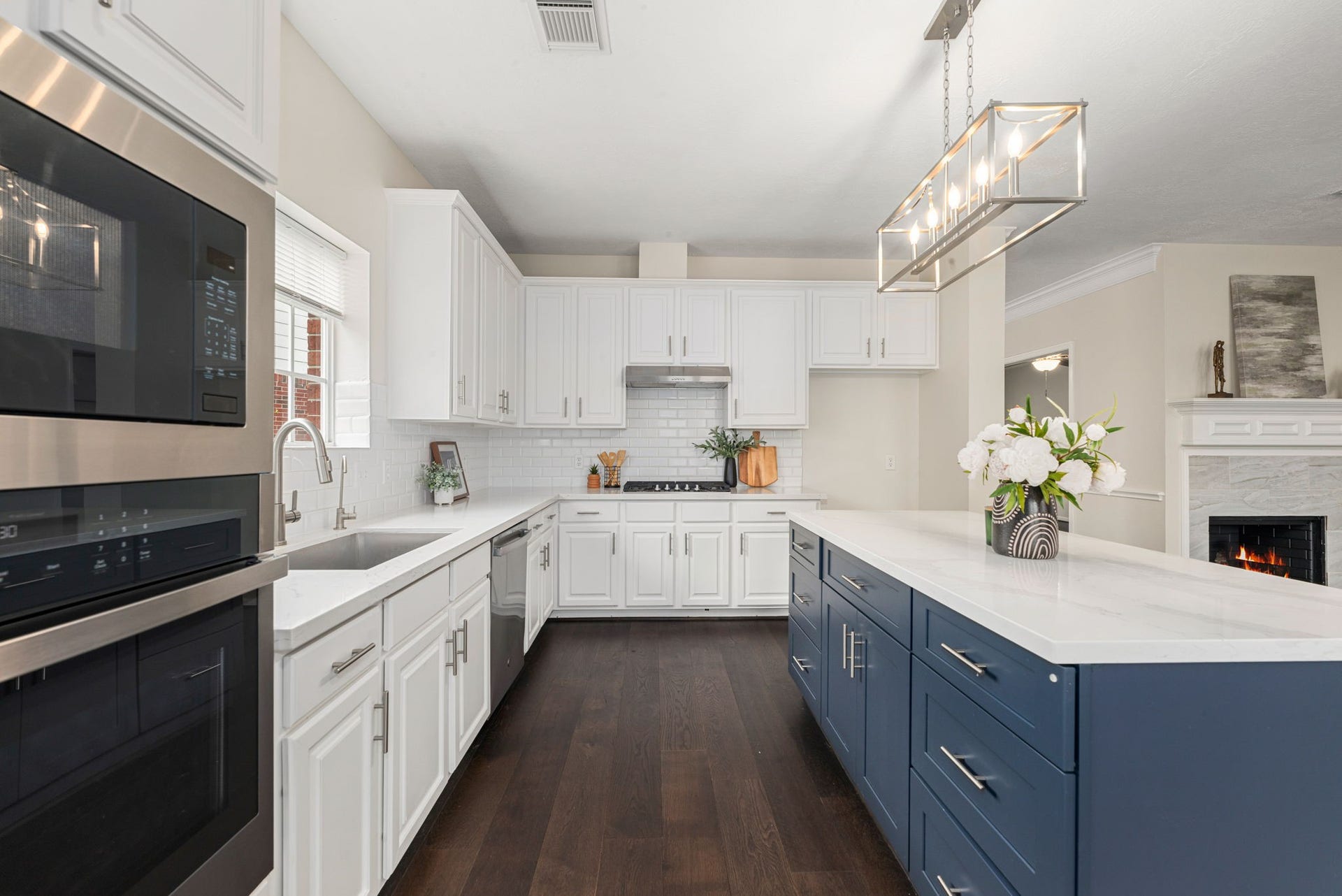 5507 River Gable Court, Sugar Land, TX 77479 Gourmet kitchen featuring a new island, quartz countertops, and stainless steel appliances.