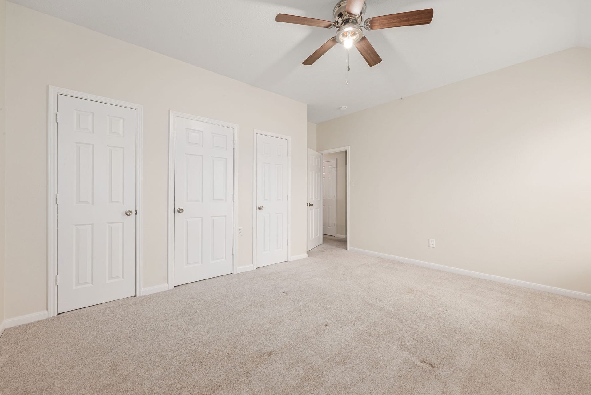 5507 River Gable Court, Sugar Land, TX 77479 Primary suite tucked away for privacy with a relaxing and spacious layout.