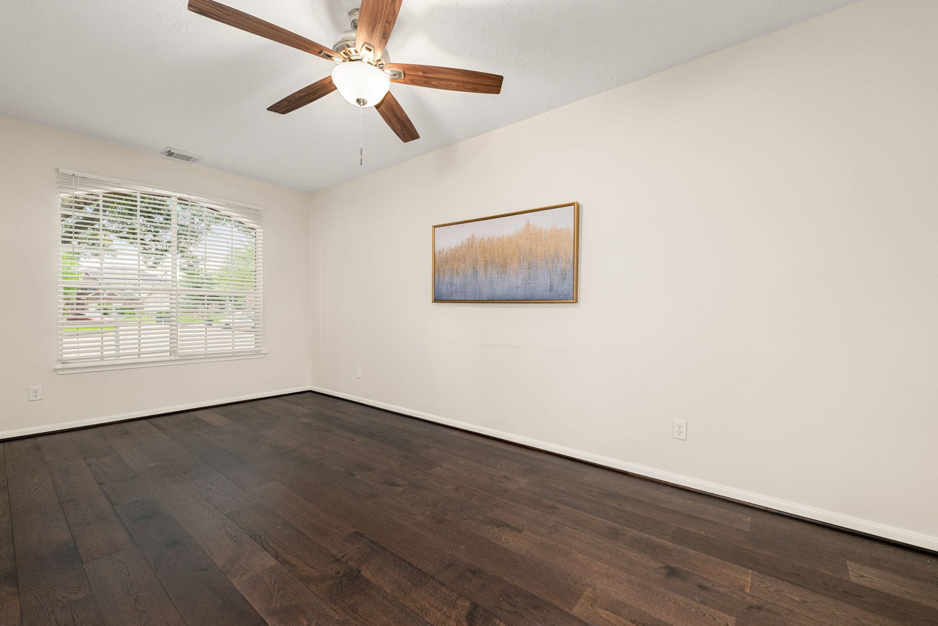 5507 River Gable Court, Sugar Land, TX 77479 Versatile flex space perfect for a play area, reading nook, or additional sitting space.