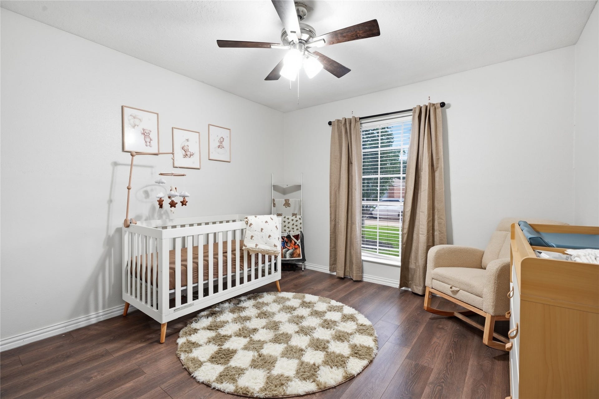 4850 Kentington Drive, Alvin, TX 77511 Bright secondary bedroom featuring wood-look flooring, a ceiling fan, large window for natural light, and a spacious closet.