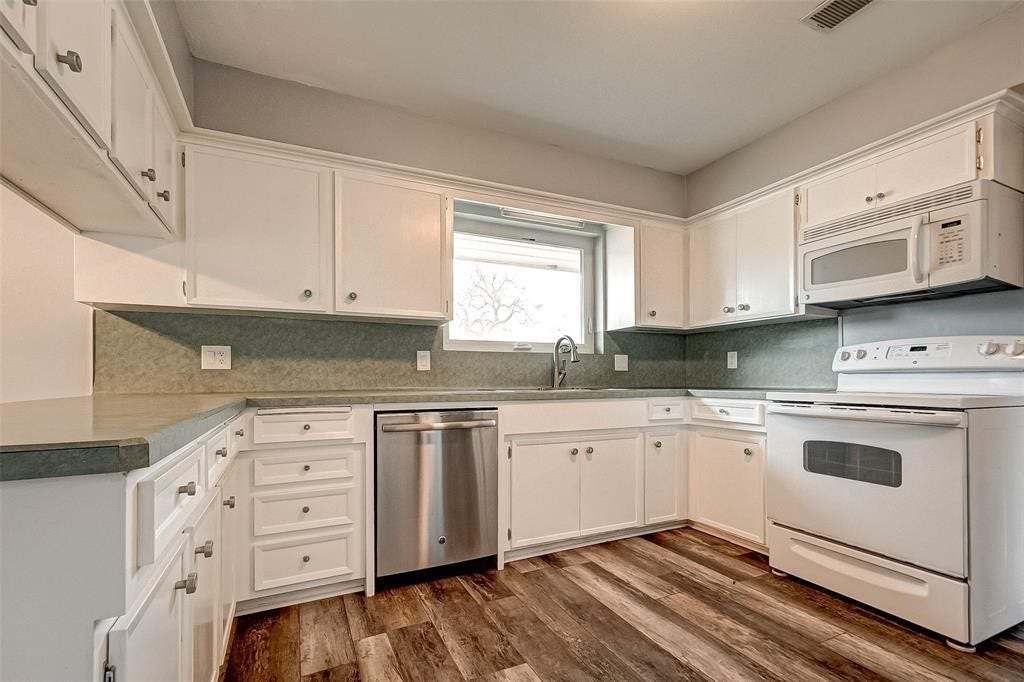 18702 Prince William Lane, Houston, TX 77058 18702 Prince William Lane, Houston, TX 77058