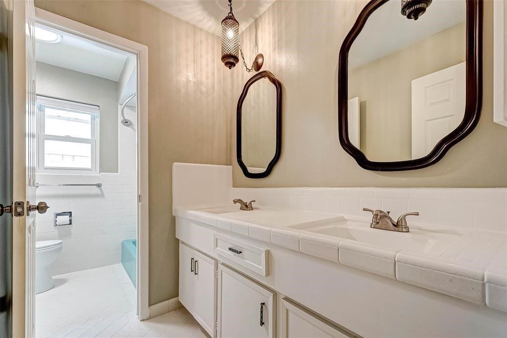 18702 Prince William Lane, Houston, TX 77058 18702 Prince William Lane, Houston, TX 77058