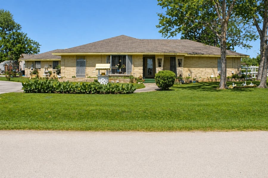 Property photo for 206 Riverside Street, Highlands, TX