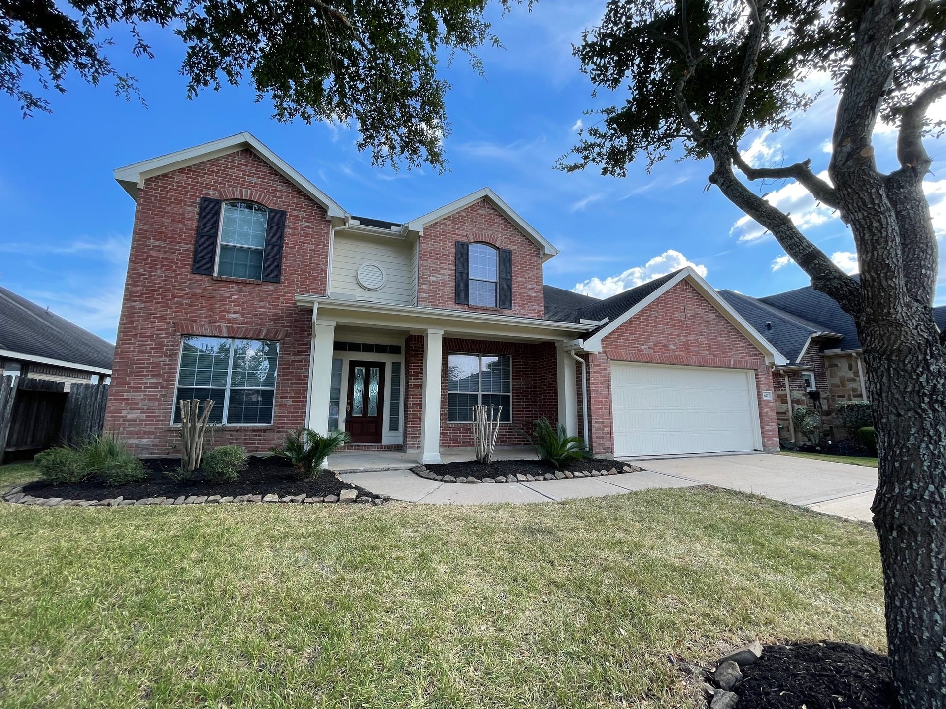 823 Aqua Vista, Richmond, TX 77469 Front and backyard both with covered porch