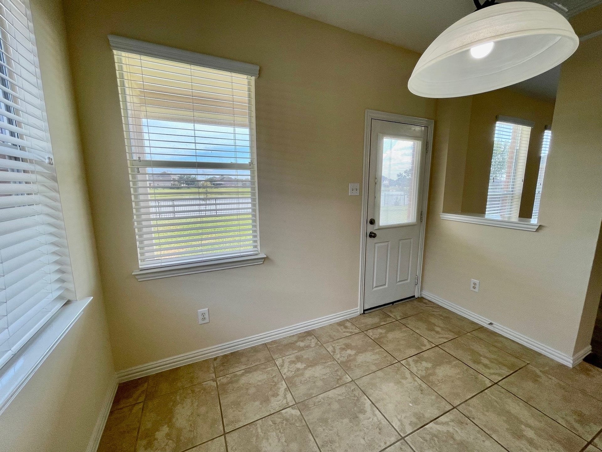 823 Aqua Vista, Richmond, TX 77469 You may have this breakfast area to enjoy the waterview to have morning coffee
