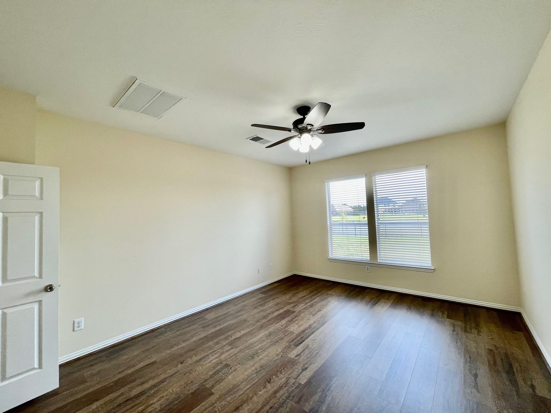 823 Aqua Vista, Richmond, TX 77469 Primary master bedroom downstairs with new wood-liked floor