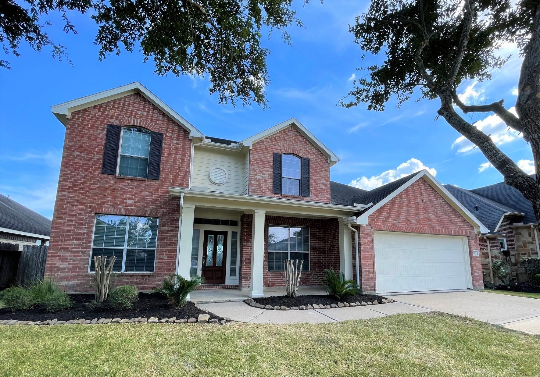 823 Aqua Vista, Richmond, TX 77469 Nice community, with swimming pool, club house, beach balls playground etc. Beautiful waterview in your backyard