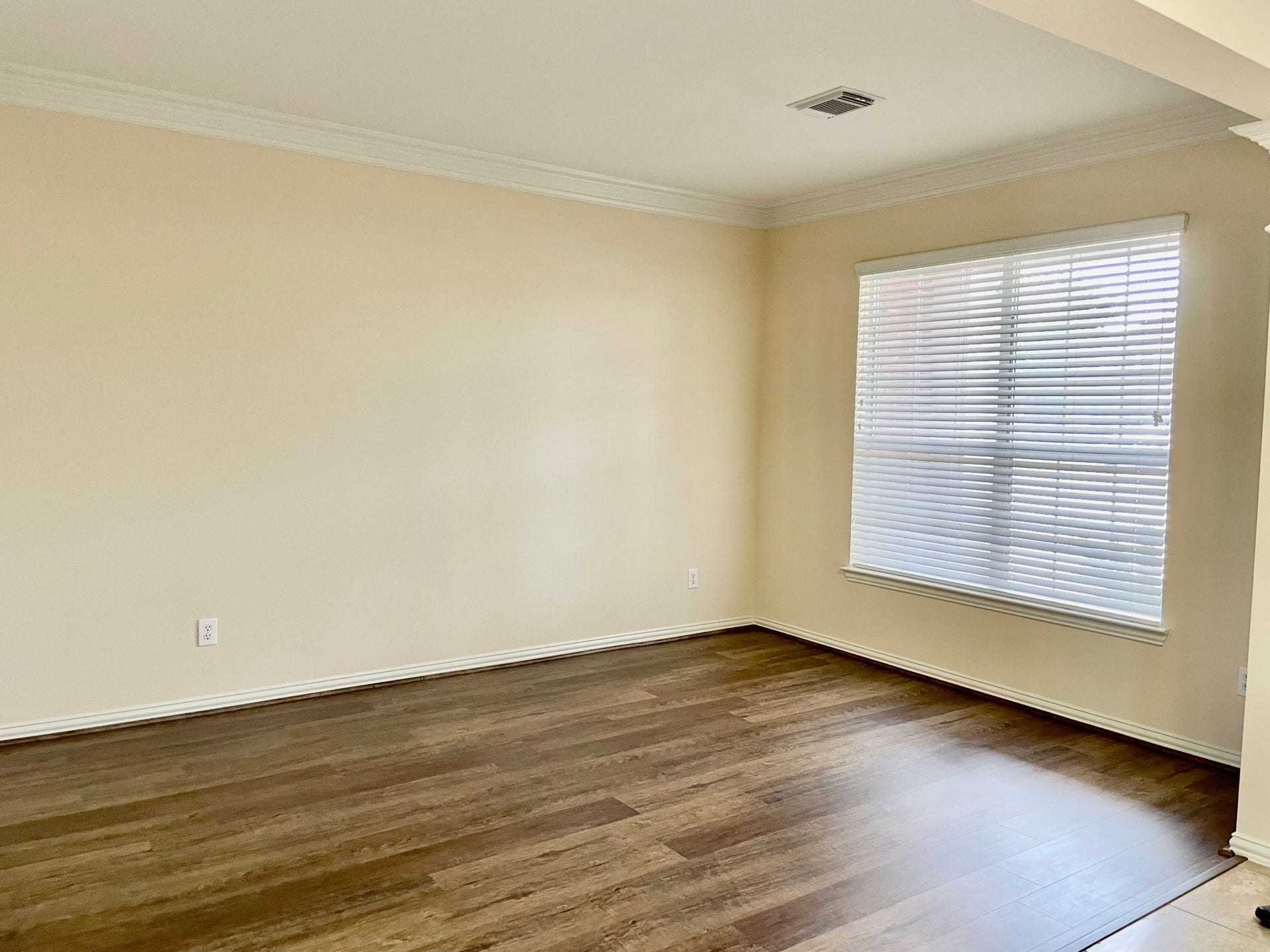 823 Aqua Vista, Richmond, TX 77469 Primary / master bedroom with wonderful waterview