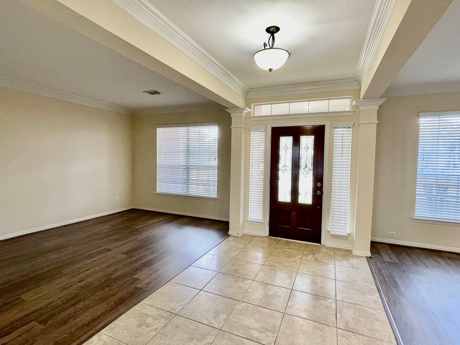 823 Aqua Vista, Richmond, TX 77469 Entry Foyer with formal dining room and formal living room by right and left sides