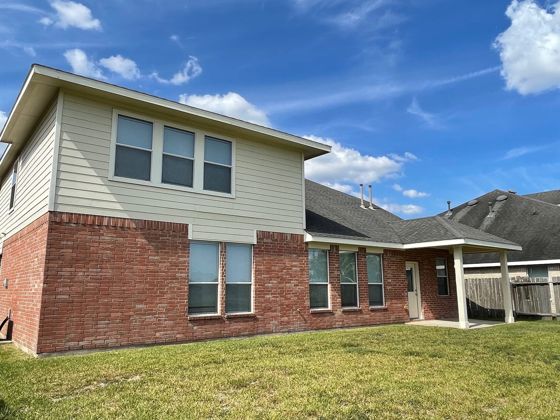 823 Aqua Vista, Richmond, TX 77469 Decent sized backyard, with covered porch for your Ba-Be-Q outdoor entertain....