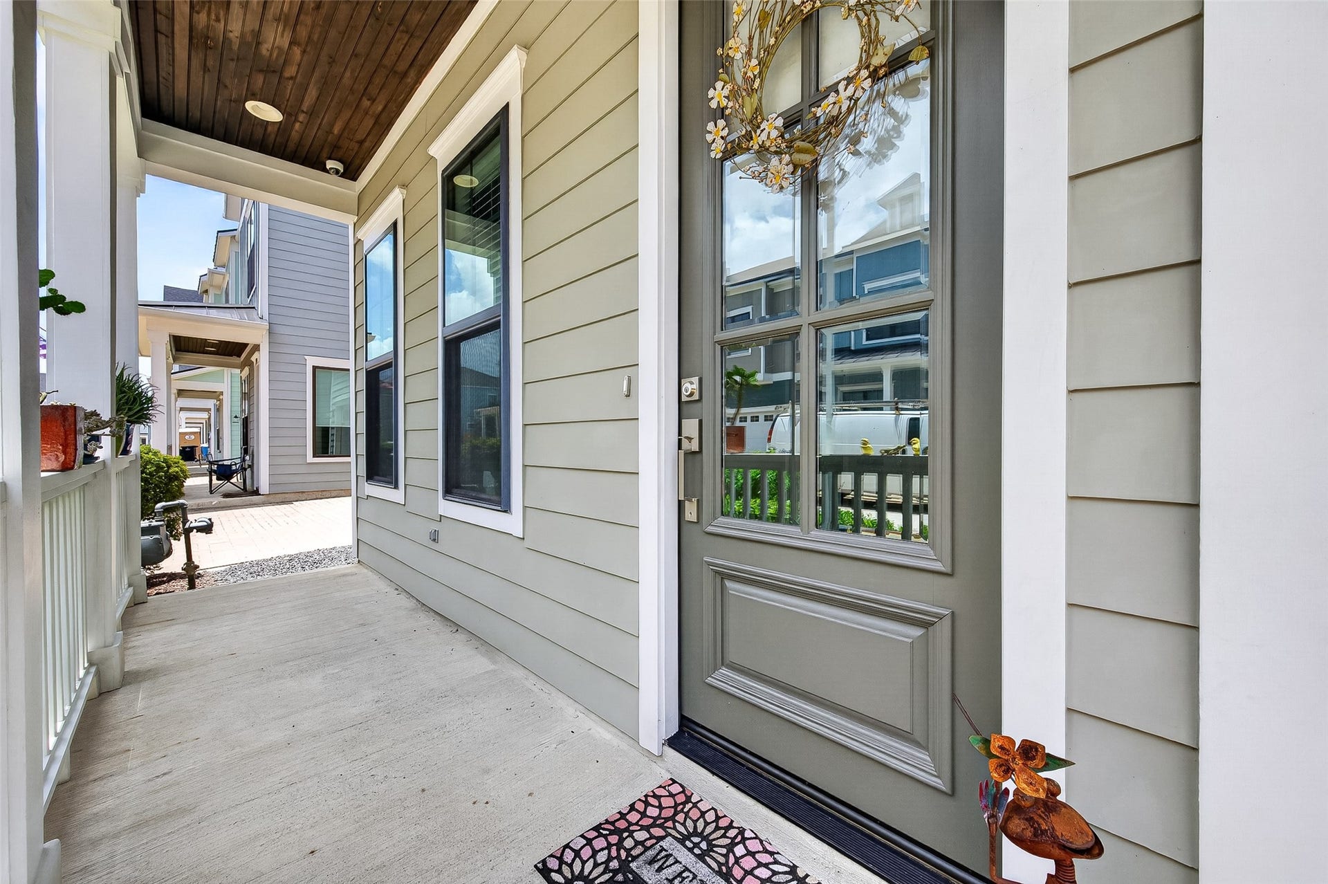 3508 Harvest Dance Drive, Houston, TX 77008 As you enter the home you'll enjoy the Stunning Urban Farmhouse Design by Sullivan Brothers Builders. Gently lived-in home as owner travels regularly. No pets lived in the home for over five years.