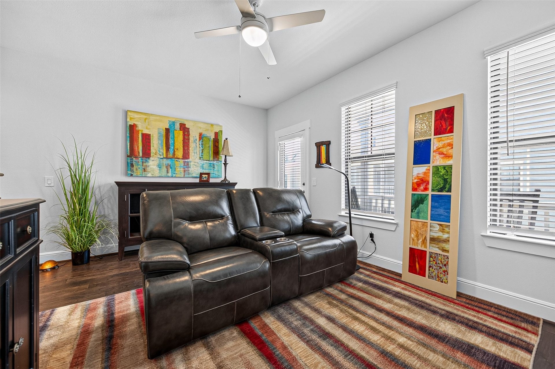3508 Harvest Dance Drive, Houston, TX 77008 Another good look at this colorful, cozy entertainment room for family and friends to enjoy.