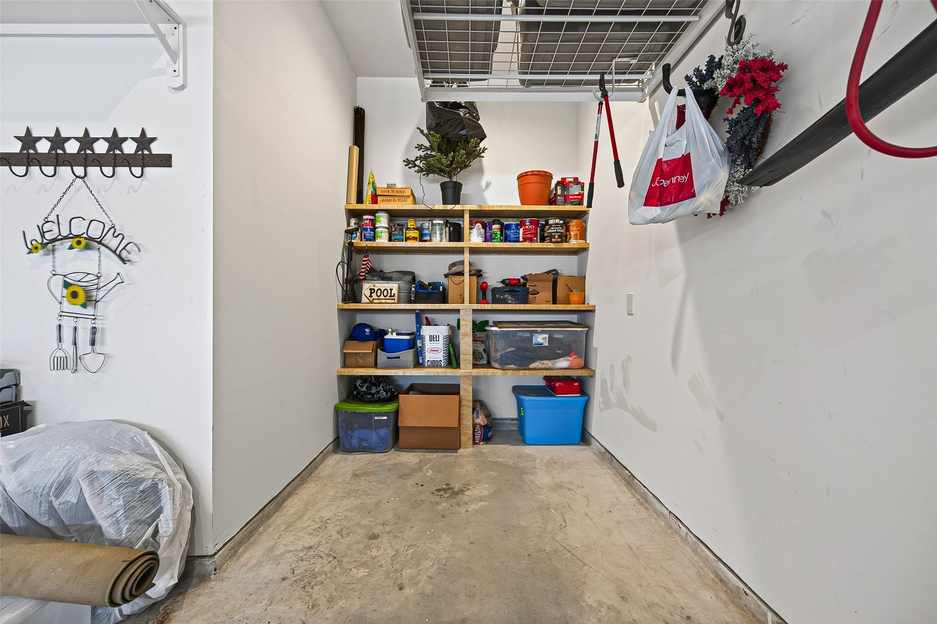 3508 Harvest Dance Drive, Houston, TX 77008 Another look of this built-in storage with room to spare.
