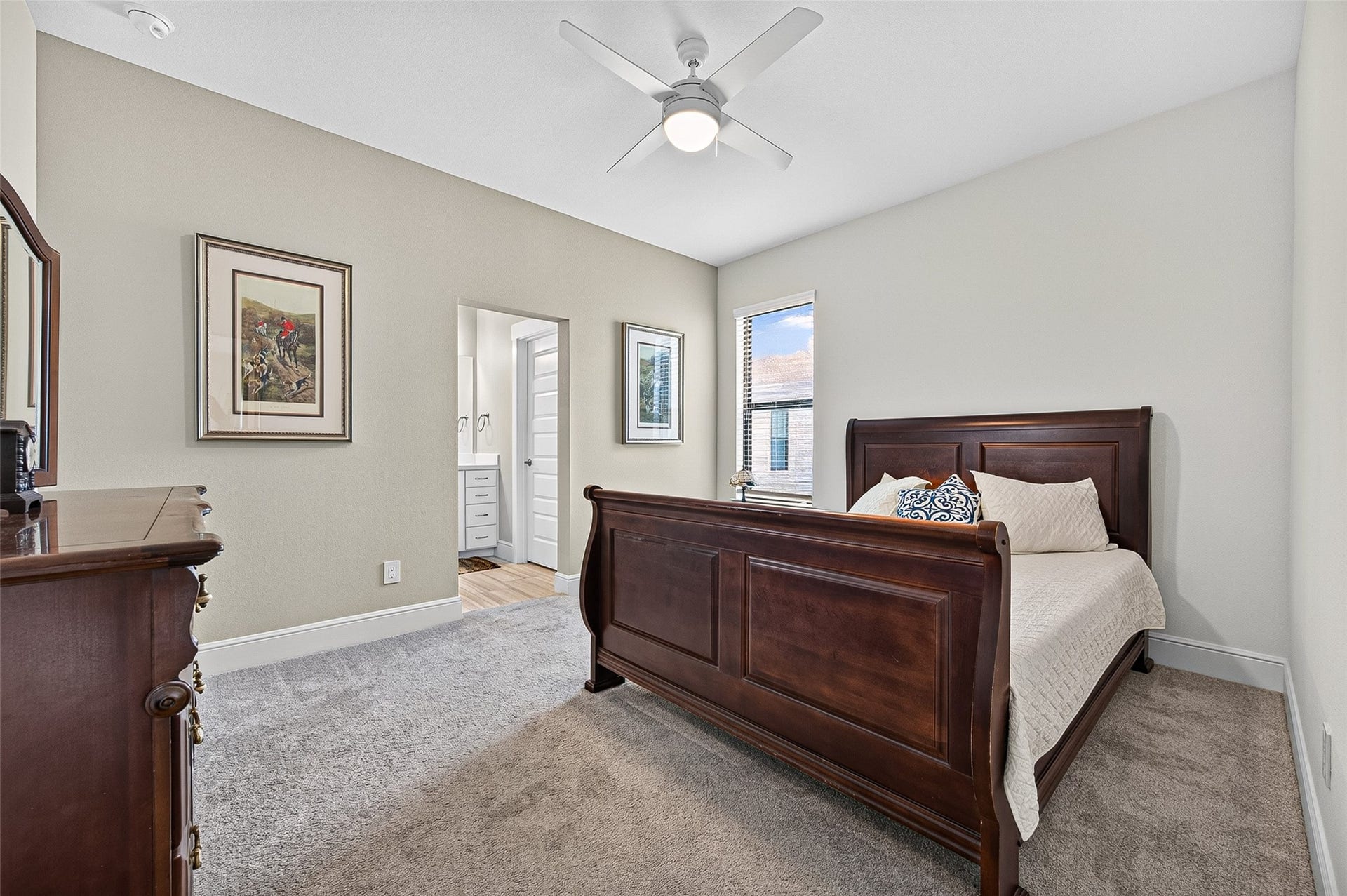 3508 Harvest Dance Drive, Houston, TX 77008 Spacious 2nd bedroom with natural light and private vanity and Hollywood bathroom.