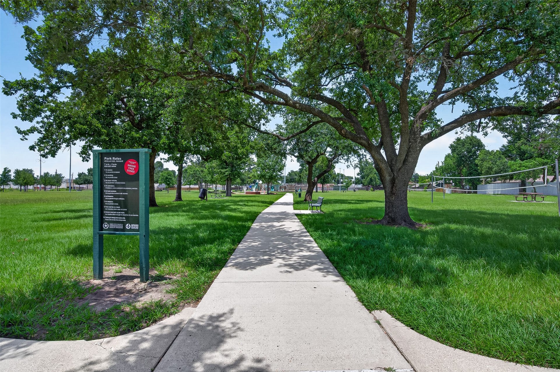3508 Harvest Dance Drive, Houston, TX 77008 Jaycee Park is in walking distance from 3508 Harvest Dance Dr. down Seamist Dr. This park is a community magnet for outdoor fun with Pickle Ball, Basketball and Picnics. The "water feature" is perfect for hot days. There's a Kid's Playground area with a Swing Set!