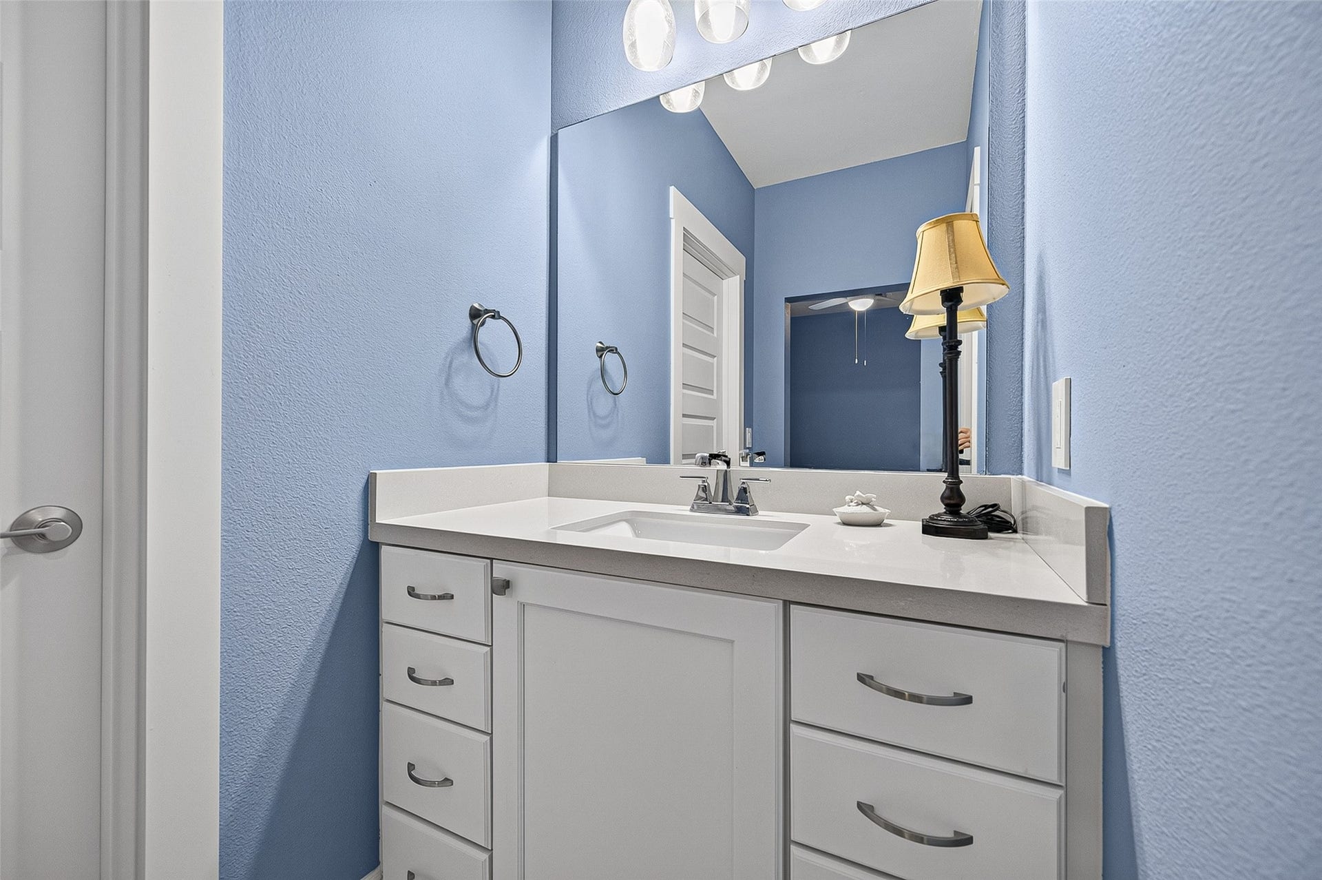 3508 Harvest Dance Drive, Houston, TX 77008 Private Vanity for Bedroom #3