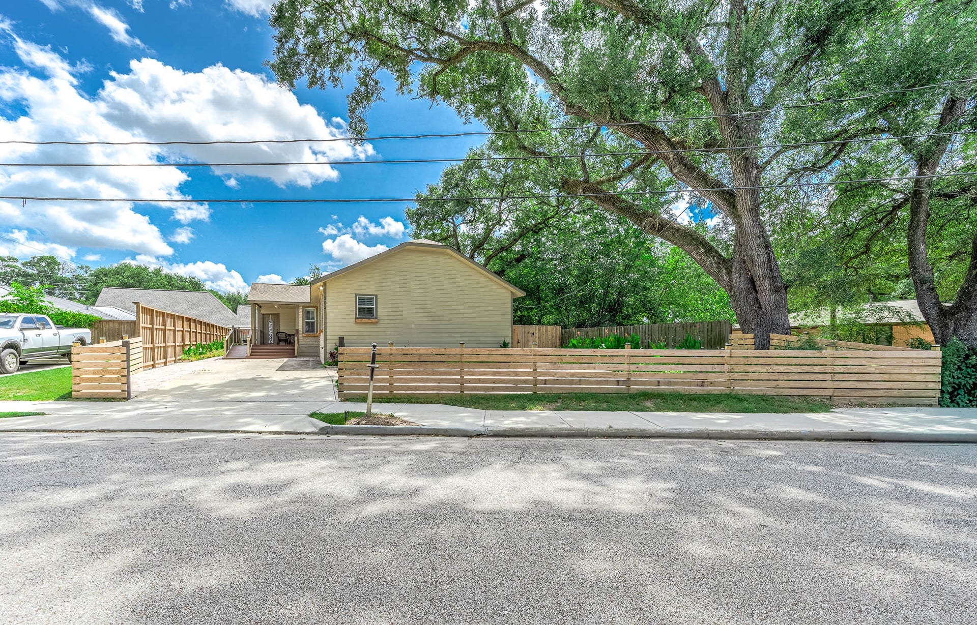 303 Baker Drive, Tomball, TX 77375 303 Baker Drive, Tomball, TX 77375