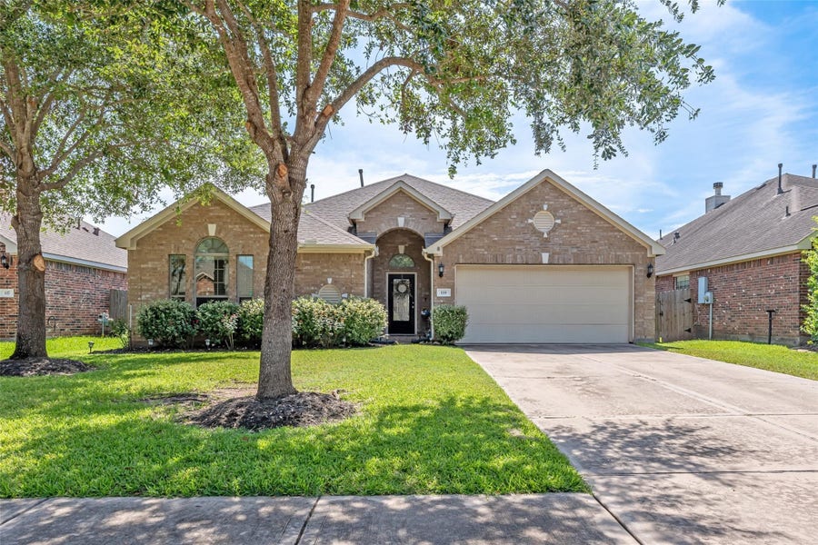 Property photo for 119 Emerald Loch Lane, Houston, TX
